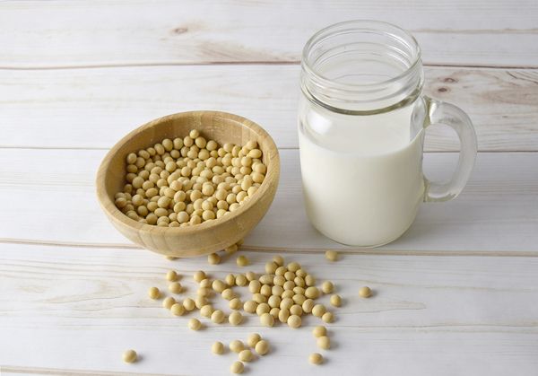 Jak wykorzystać roślinne produkty mleczne w codziennym gotowaniu? Oto nasze ulubione przepisy!